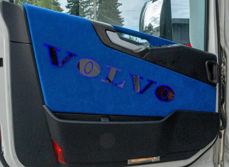 Перетяжка вставок дверных карт: работа ателье VITA TRUCK